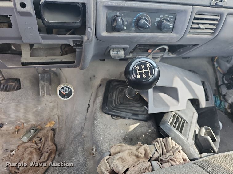 image for item LW9562 1995 Ford F150  pickup truck