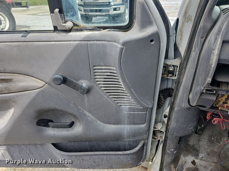 image for item LW9562 1995 Ford F150  pickup truck