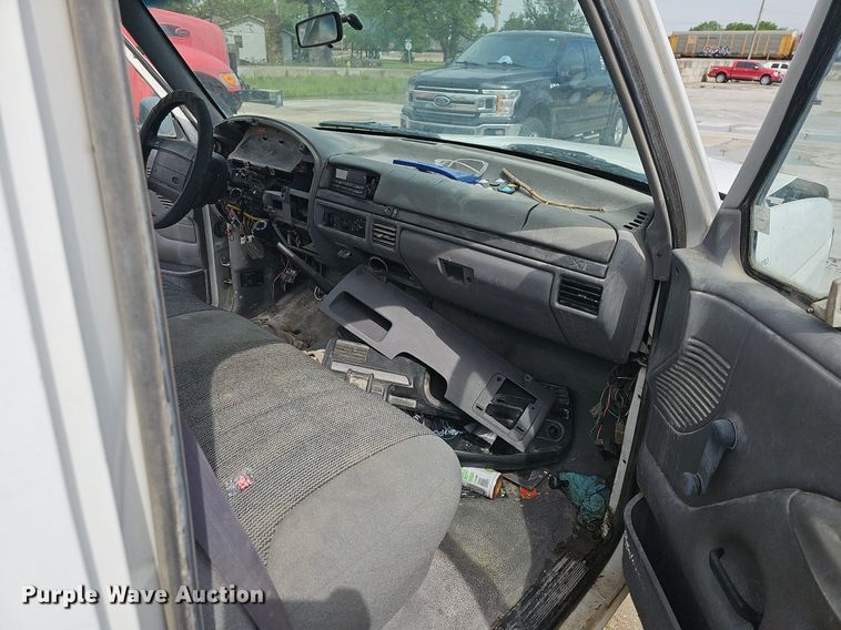 image for item LW9562 1995 Ford F150  pickup truck