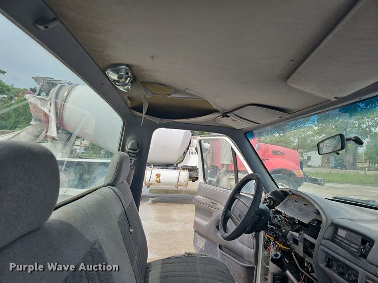 image for item LW9562 1995 Ford F150  pickup truck