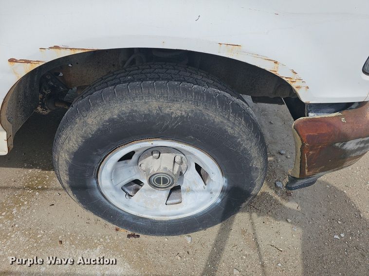 image for item LW9562 1995 Ford F150  pickup truck