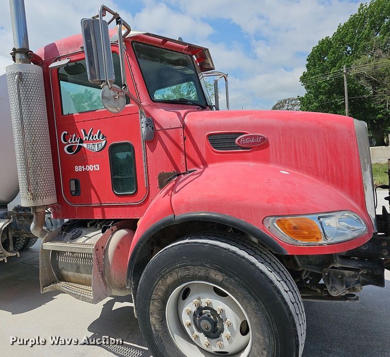 image for item LW9563 2006 Peterbilt 335  ready mix truck