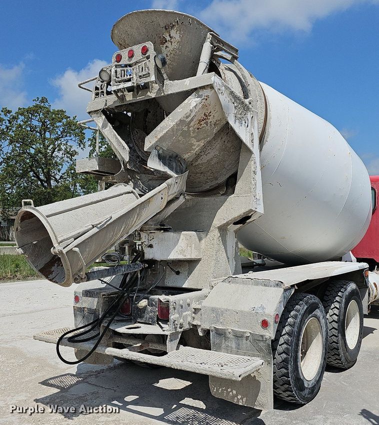 image for item LW9563 2006 Peterbilt 335  ready mix truck