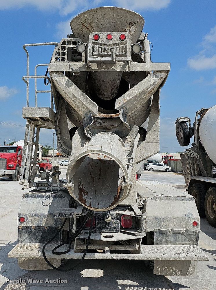 image for item LW9563 2006 Peterbilt 335  ready mix truck