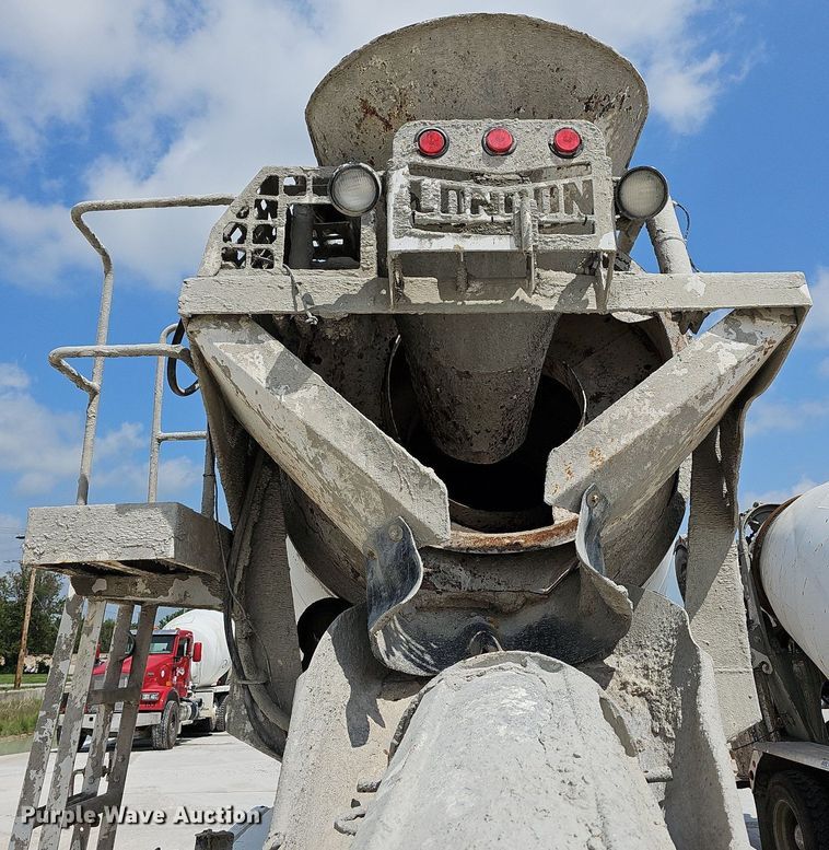 image for item LW9563 2006 Peterbilt 335  ready mix truck