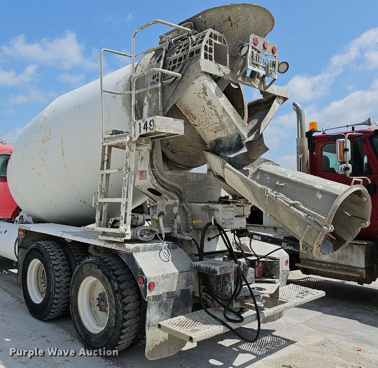 image for item LW9563 2006 Peterbilt 335  ready mix truck