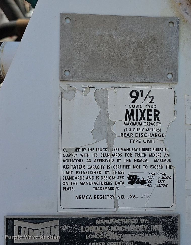 image for item LW9563 2006 Peterbilt 335  ready mix truck