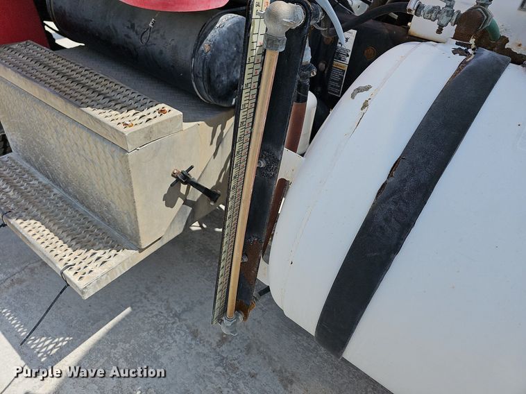 image for item LW9563 2006 Peterbilt 335  ready mix truck