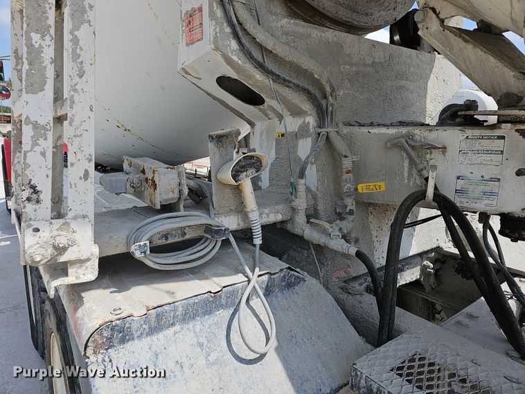 image for item LW9563 2006 Peterbilt 335  ready mix truck