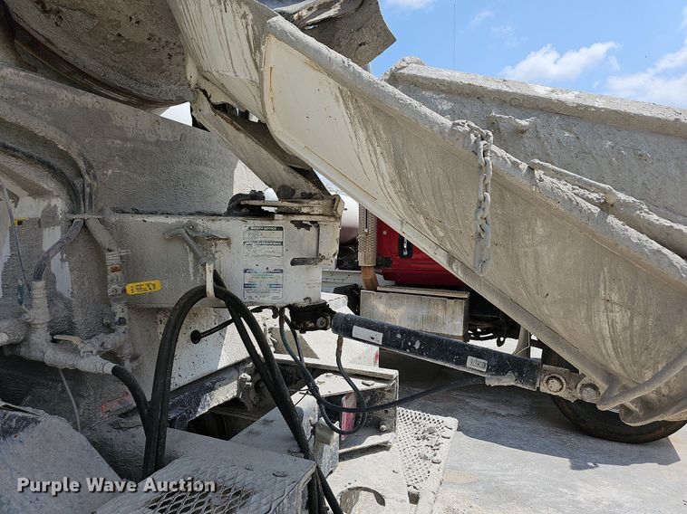 image for item LW9563 2006 Peterbilt 335  ready mix truck