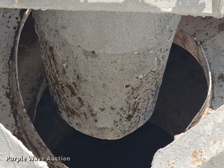 image for item LW9563 2006 Peterbilt 335  ready mix truck