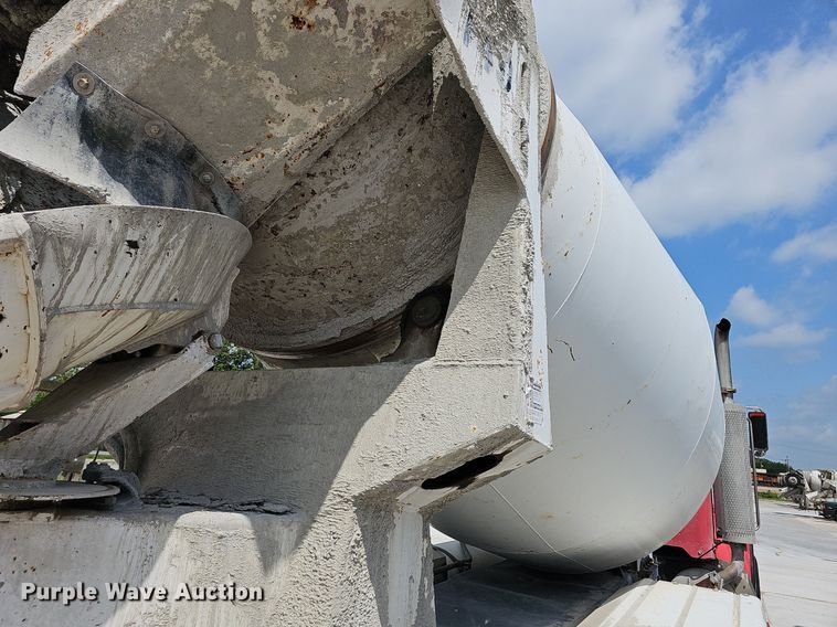 image for item LW9563 2006 Peterbilt 335  ready mix truck