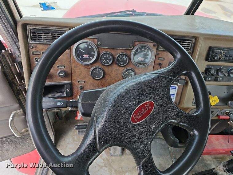 image for item LW9563 2006 Peterbilt 335  ready mix truck