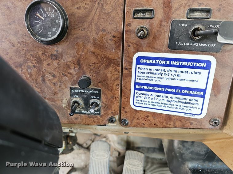 image for item LW9563 2006 Peterbilt 335  ready mix truck