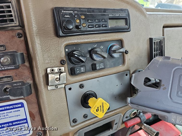 image for item LW9563 2006 Peterbilt 335  ready mix truck