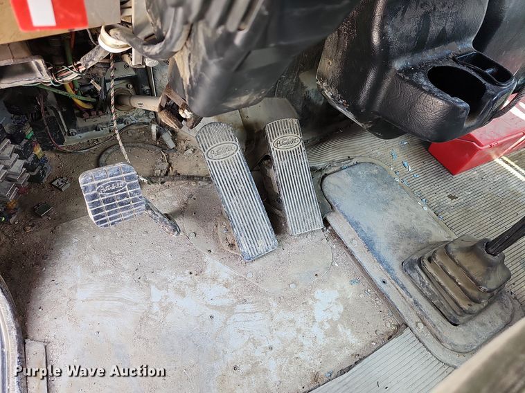 image for item LW9563 2006 Peterbilt 335  ready mix truck