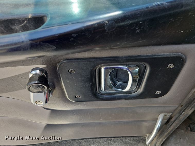 image for item LW9563 2006 Peterbilt 335  ready mix truck