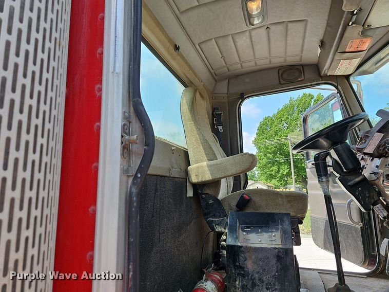 image for item LW9563 2006 Peterbilt 335  ready mix truck