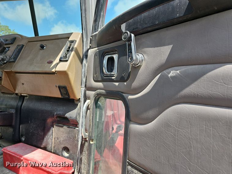 image for item LW9563 2006 Peterbilt 335  ready mix truck