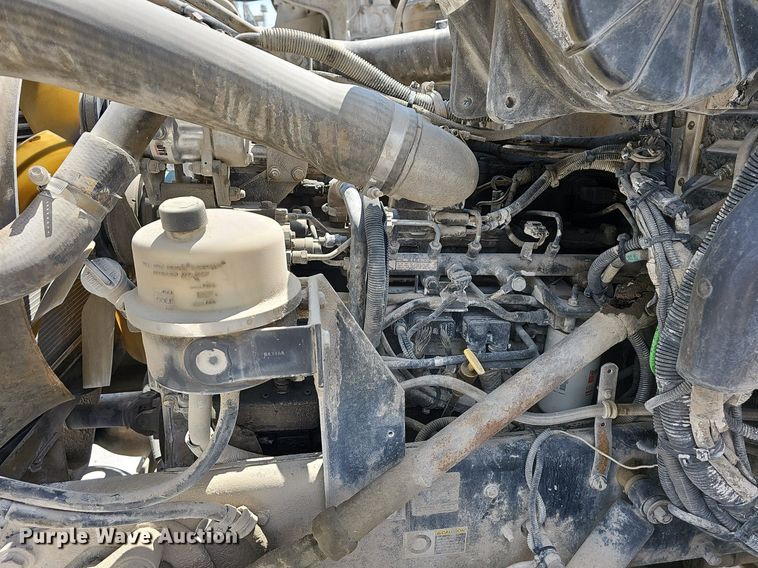 image for item LW9563 2006 Peterbilt 335  ready mix truck