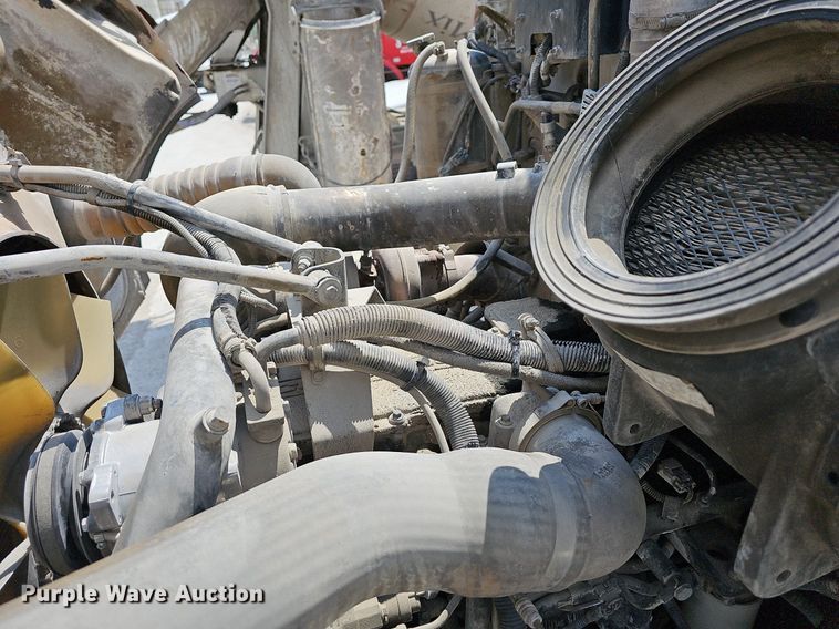 image for item LW9563 2006 Peterbilt 335  ready mix truck