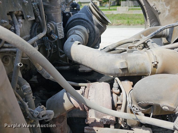 image for item LW9563 2006 Peterbilt 335  ready mix truck