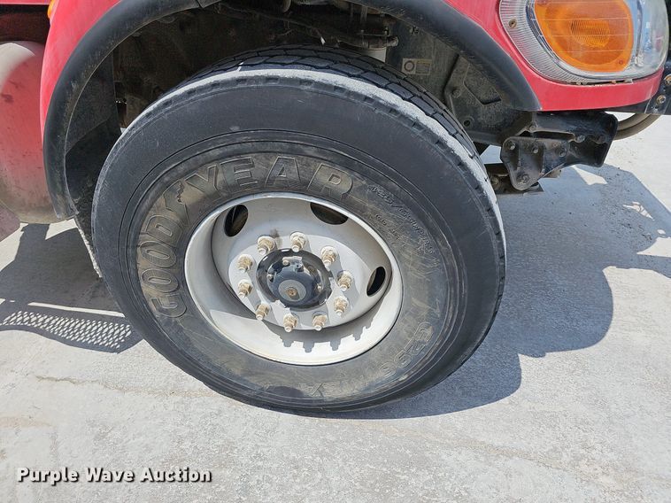 image for item LW9563 2006 Peterbilt 335  ready mix truck