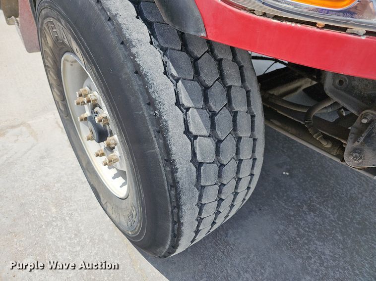 image for item LW9563 2006 Peterbilt 335  ready mix truck