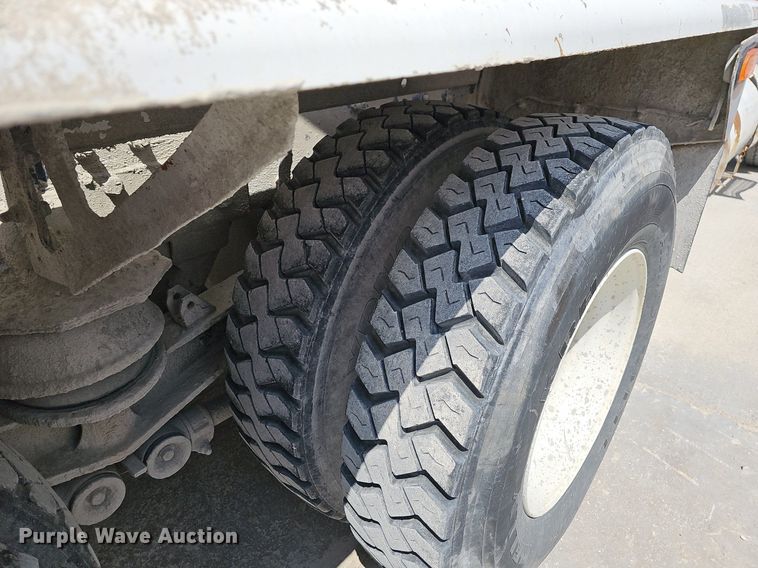 image for item LW9563 2006 Peterbilt 335  ready mix truck