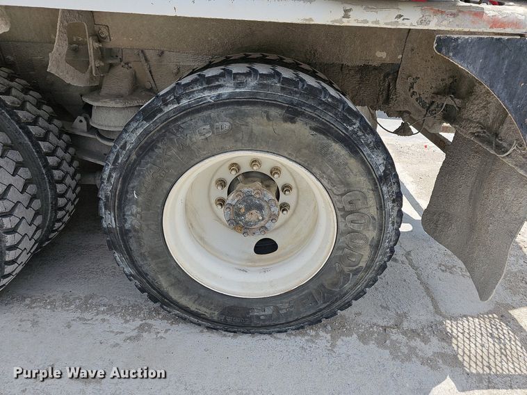 image for item LW9563 2006 Peterbilt 335  ready mix truck