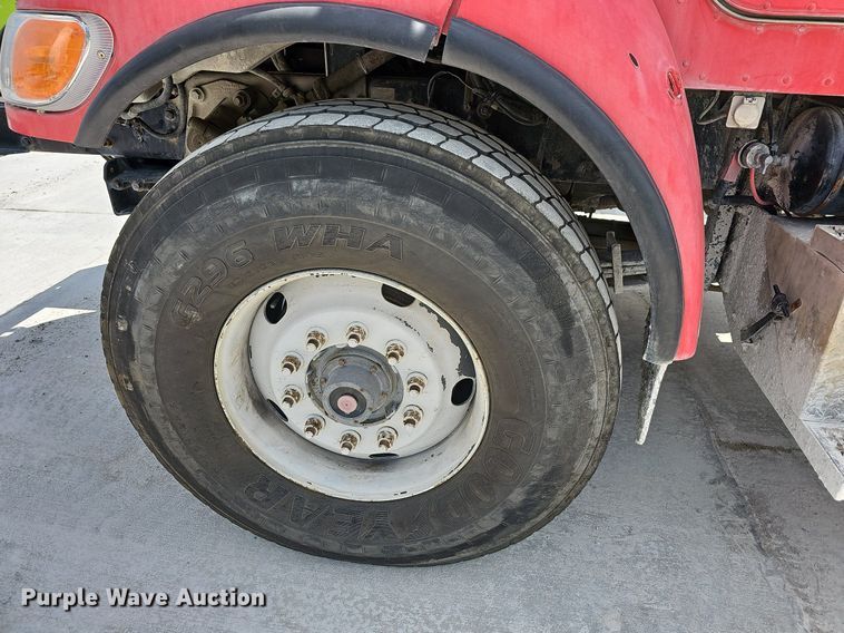 image for item LW9563 2006 Peterbilt 335  ready mix truck