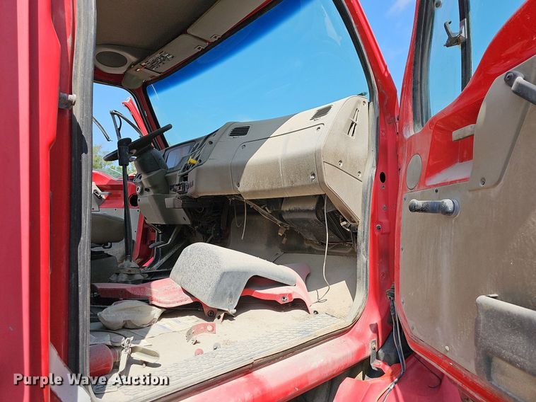 image for item LW9565 2005 Sterling L-Line  ready mix truck