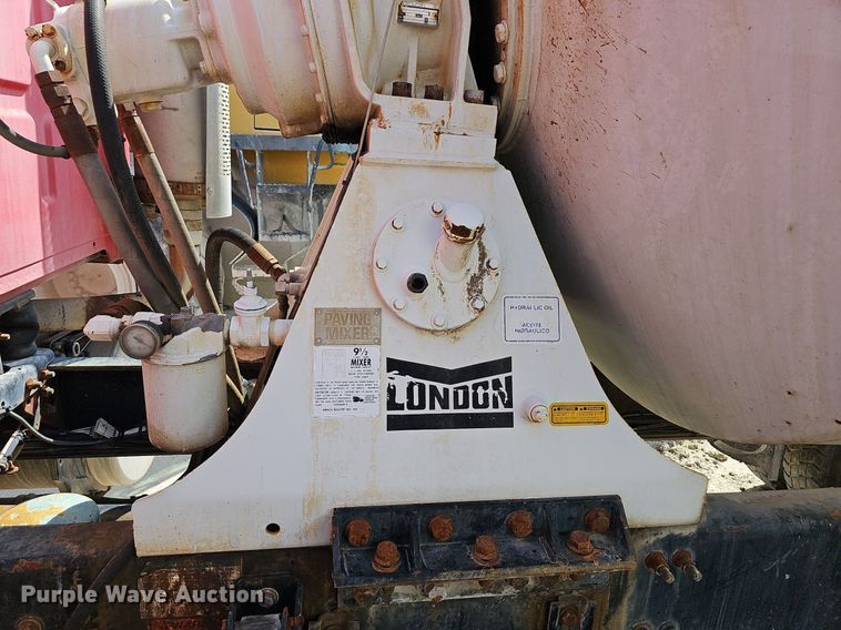 image for item LW9565 2005 Sterling L-Line  ready mix truck