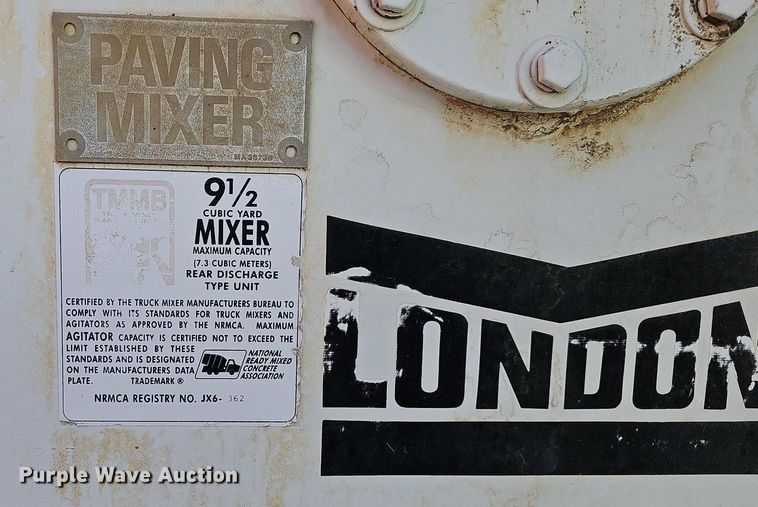 image for item LW9565 2005 Sterling L-Line  ready mix truck