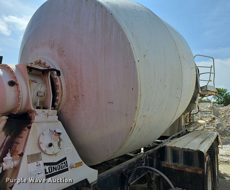 image for item LW9565 2005 Sterling L-Line  ready mix truck