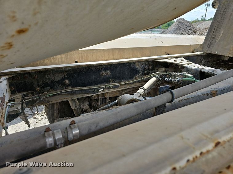 image for item LW9565 2005 Sterling L-Line  ready mix truck