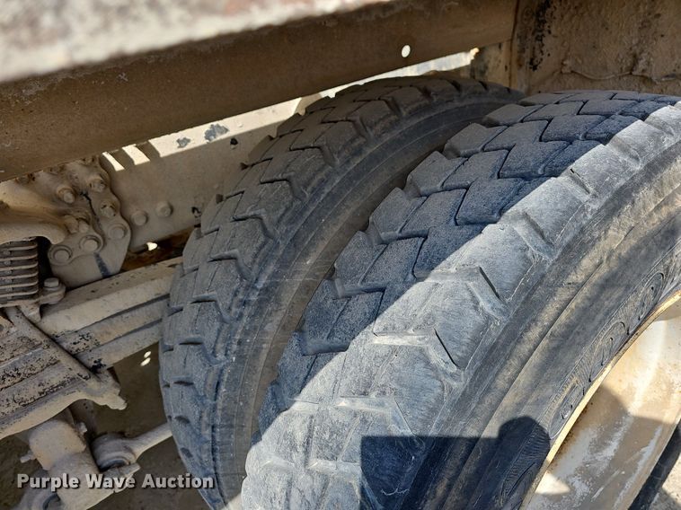 image for item LW9565 2005 Sterling L-Line  ready mix truck