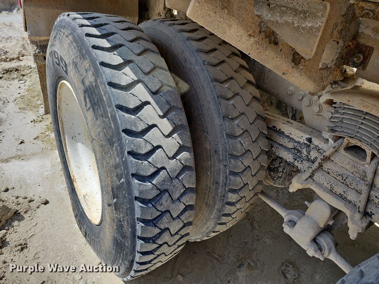 image for item LW9565 2005 Sterling L-Line  ready mix truck