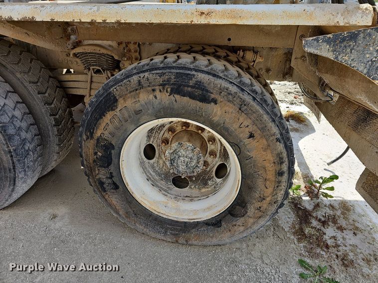 image for item LW9565 2005 Sterling L-Line  ready mix truck