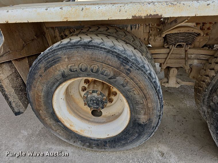 image for item LW9565 2005 Sterling L-Line  ready mix truck