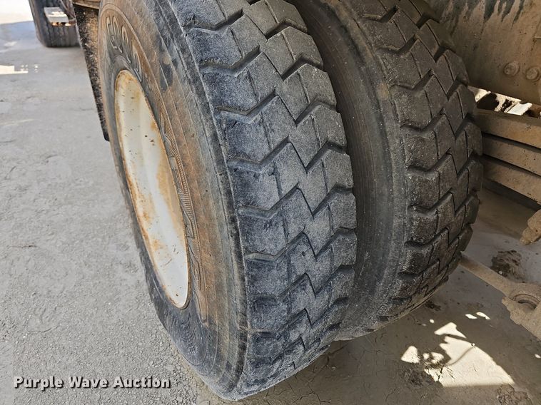 image for item LW9565 2005 Sterling L-Line  ready mix truck