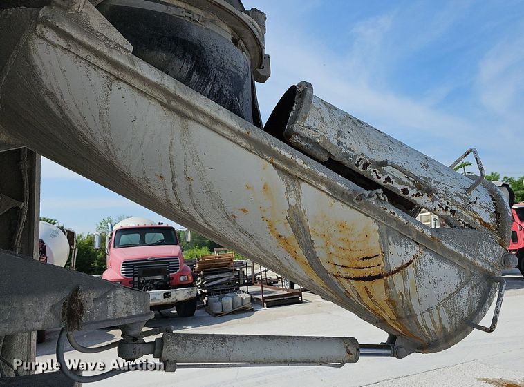 image for item LW9570 2005 Kenworth W900  ready mix truck