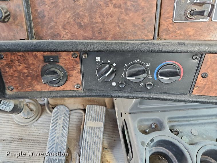 image for item LW9570 2005 Kenworth W900  ready mix truck