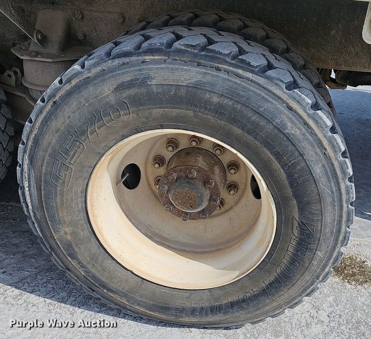 image for item LW9570 2005 Kenworth W900  ready mix truck