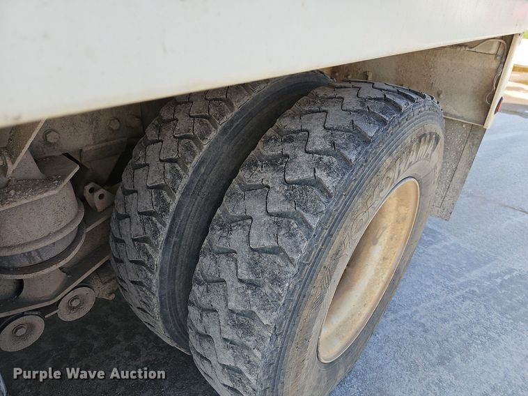 image for item LW9570 2005 Kenworth W900  ready mix truck