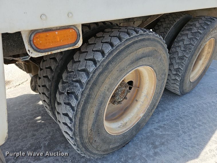 image for item LW9570 2005 Kenworth W900  ready mix truck