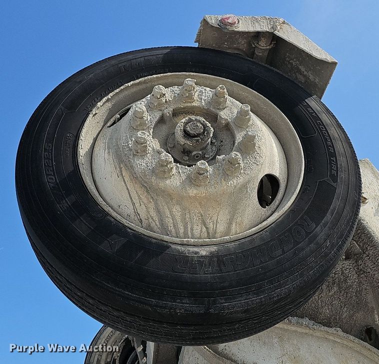 image for item LW9570 2005 Kenworth W900  ready mix truck