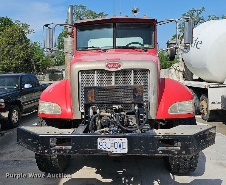 image for item LW9571 2006 Peterbilt 335  ready mix truck