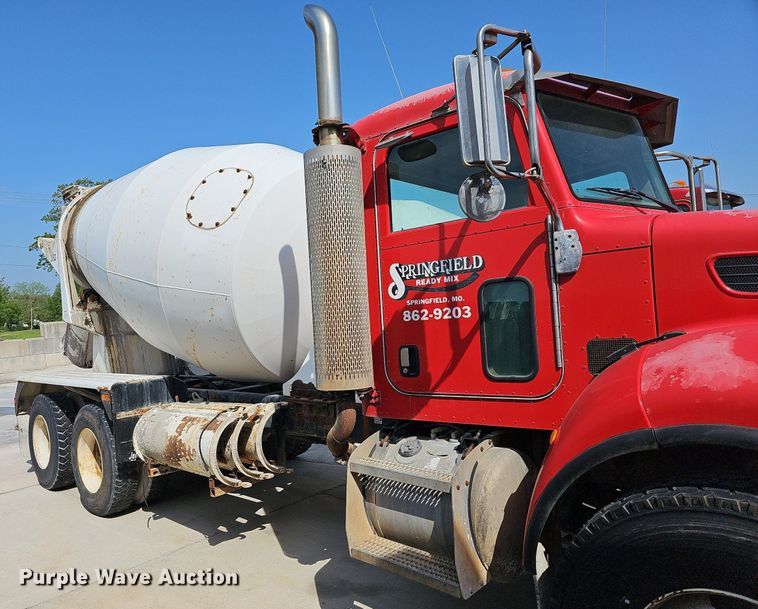 image for item LW9571 2006 Peterbilt 335  ready mix truck