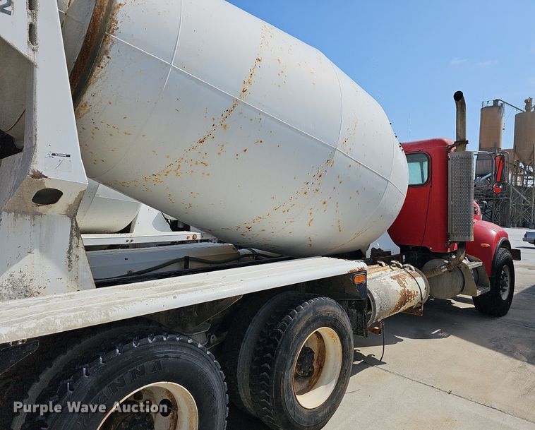 image for item LW9571 2006 Peterbilt 335  ready mix truck